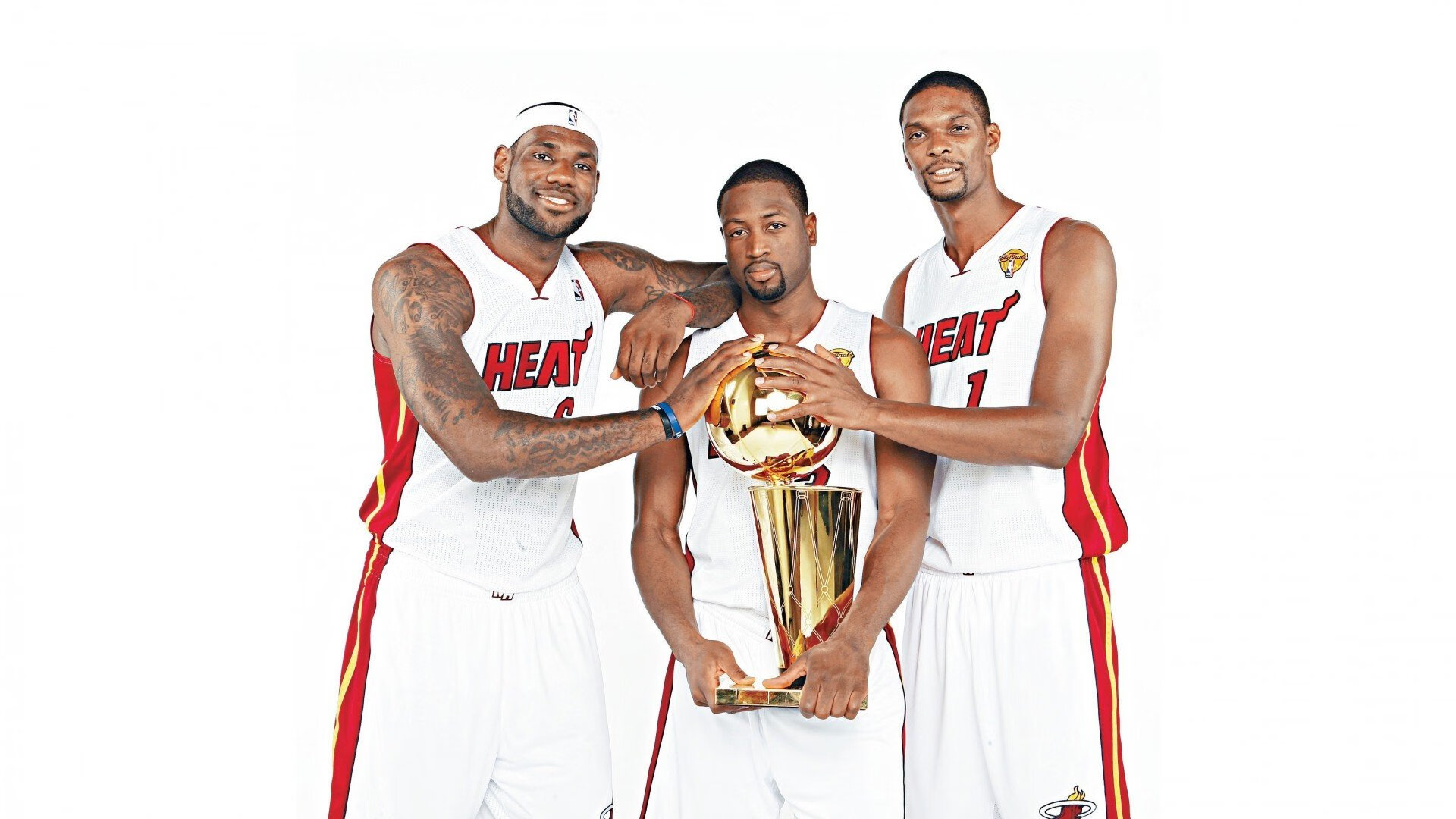 老鹰展翅击落湖人，詹姆斯逆境再证关键本色